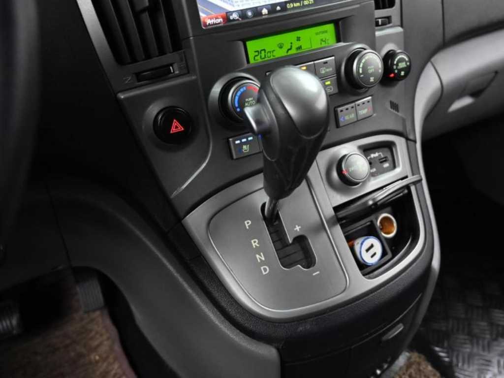 HYUNDAI Starex - Vista 9