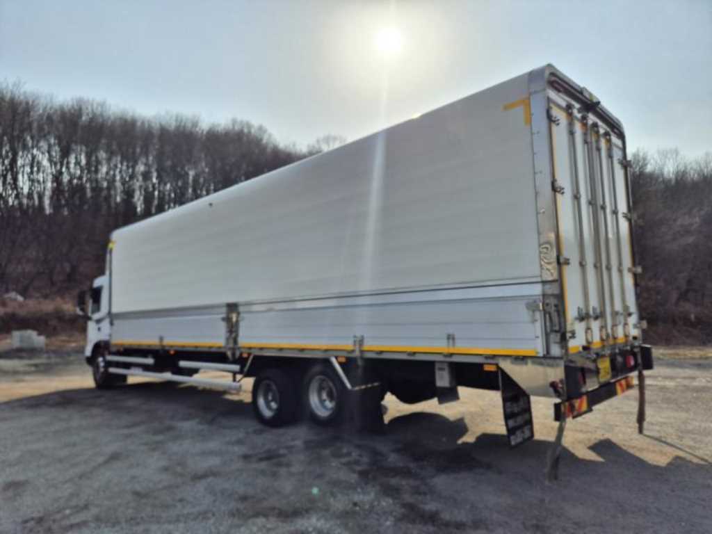 medium and large cargo truck - Vista 4