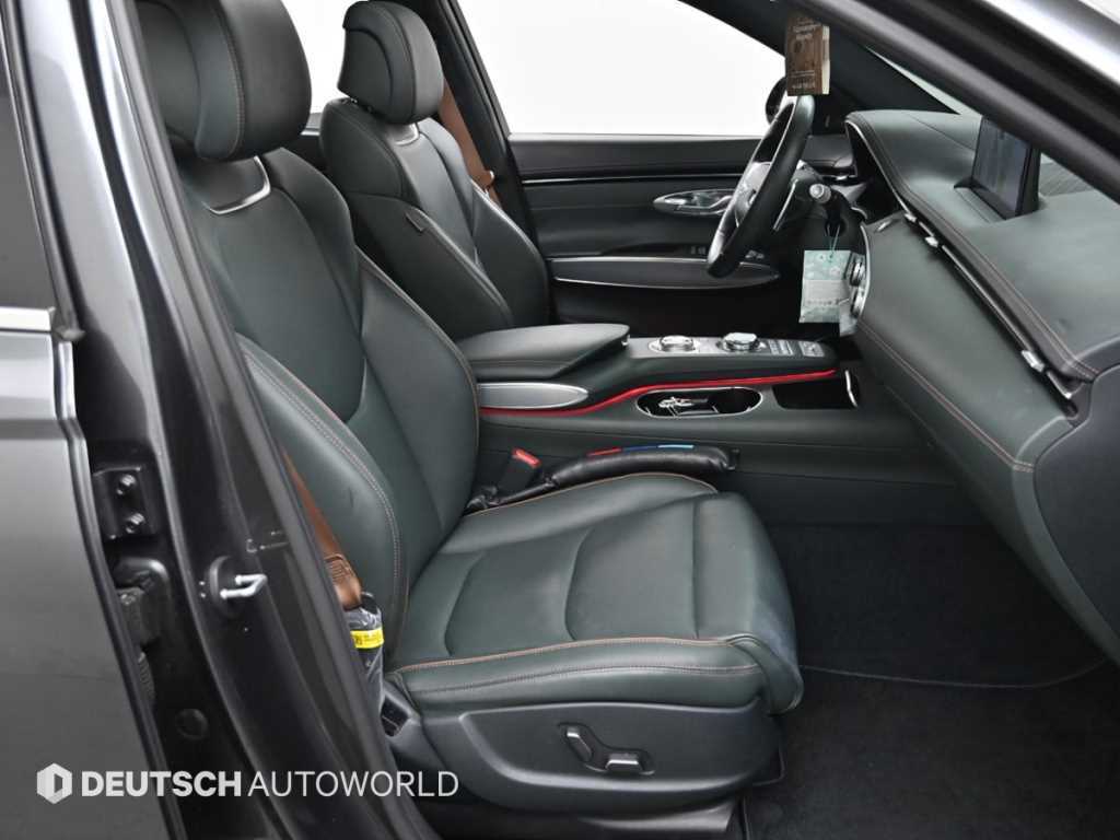 Genesis GV70 - Vista 9