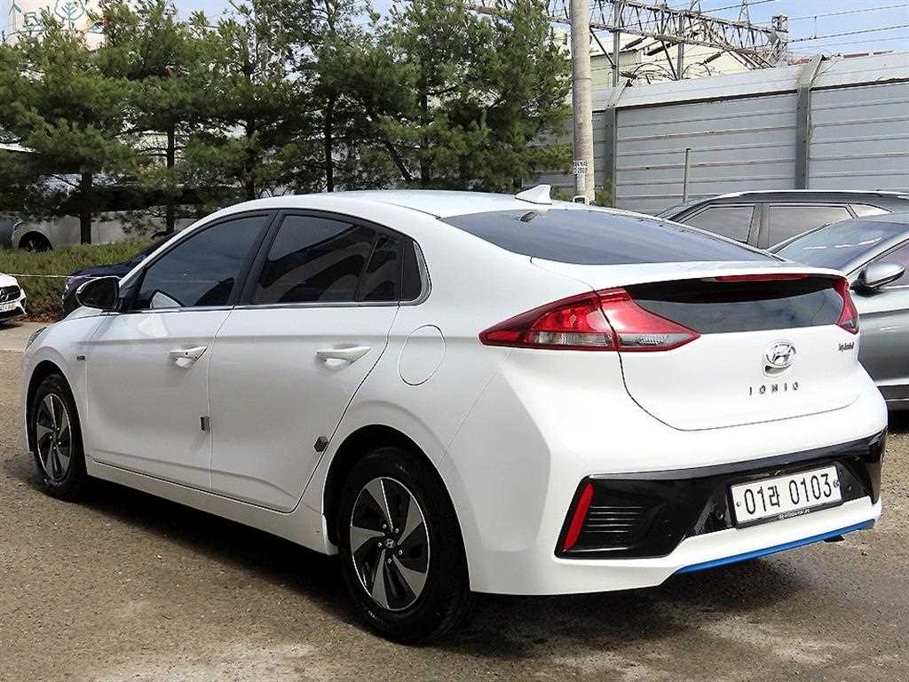 HYUNDAI Ioniq - Vista 3