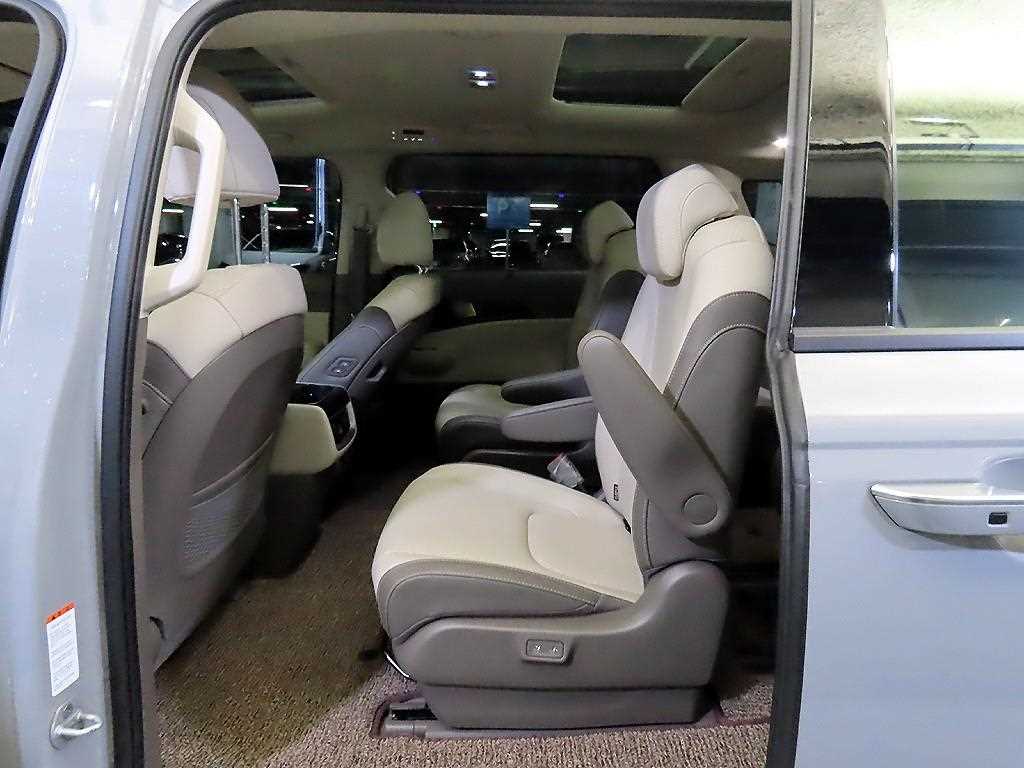 KIA Carnival - Vista 7