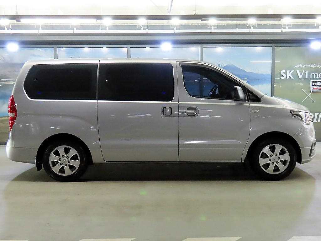 HYUNDAI Starex - Vista 8