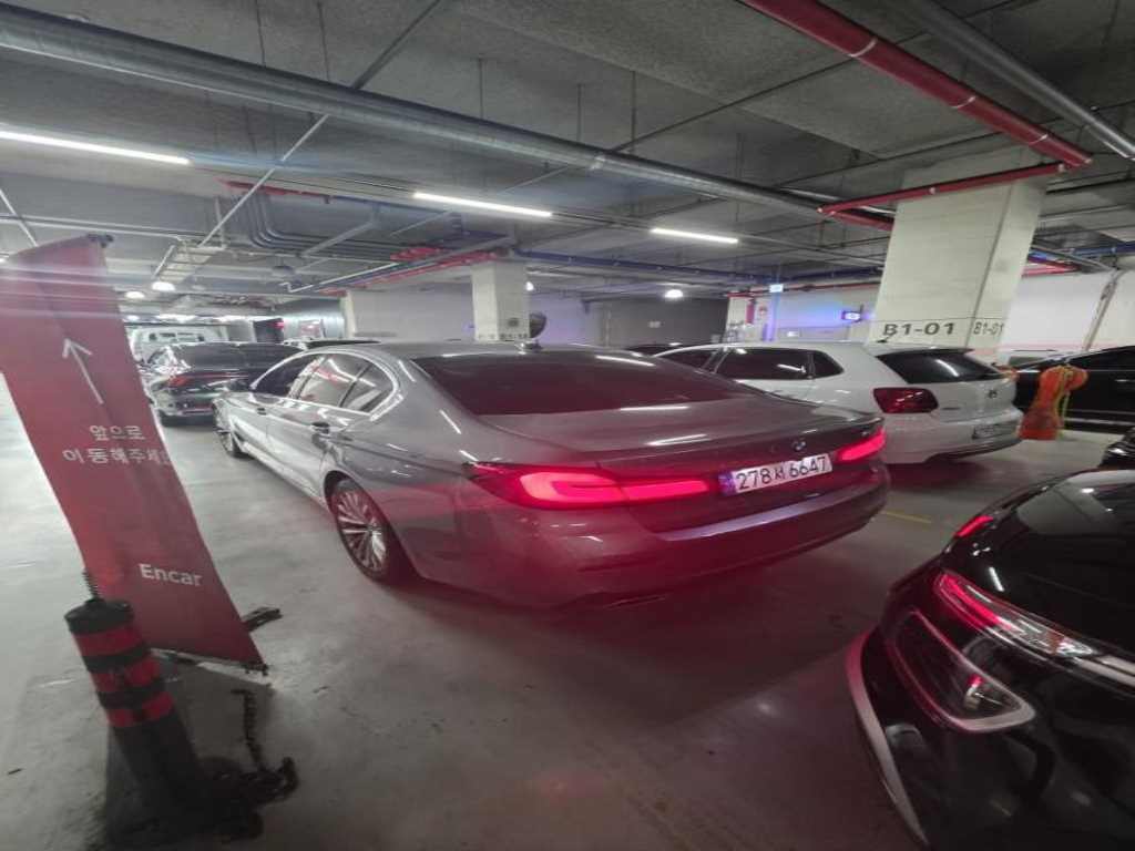 BMW 5 Series - Vista 5