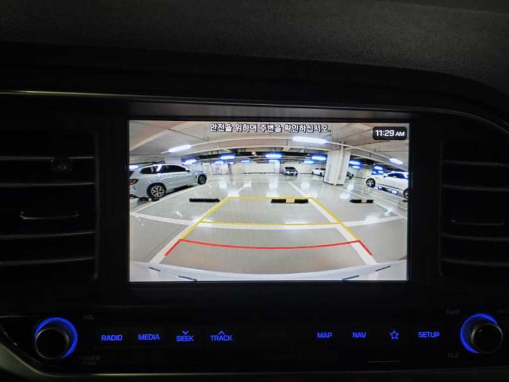 HYUNDAI Avante - Vista 12