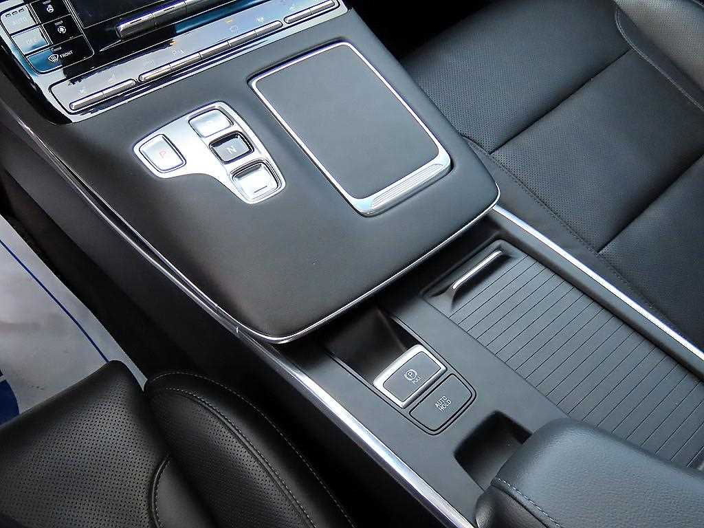 HYUNDAI Grandeur - Vista 11