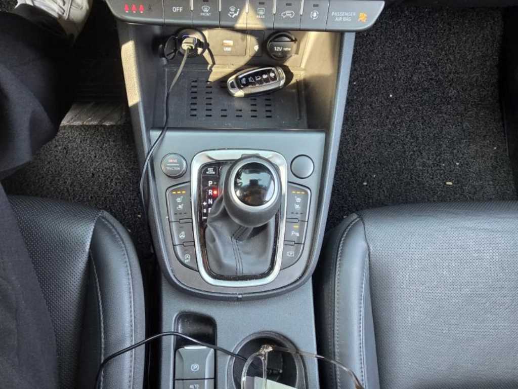 HYUNDAI Kona - Vista 9