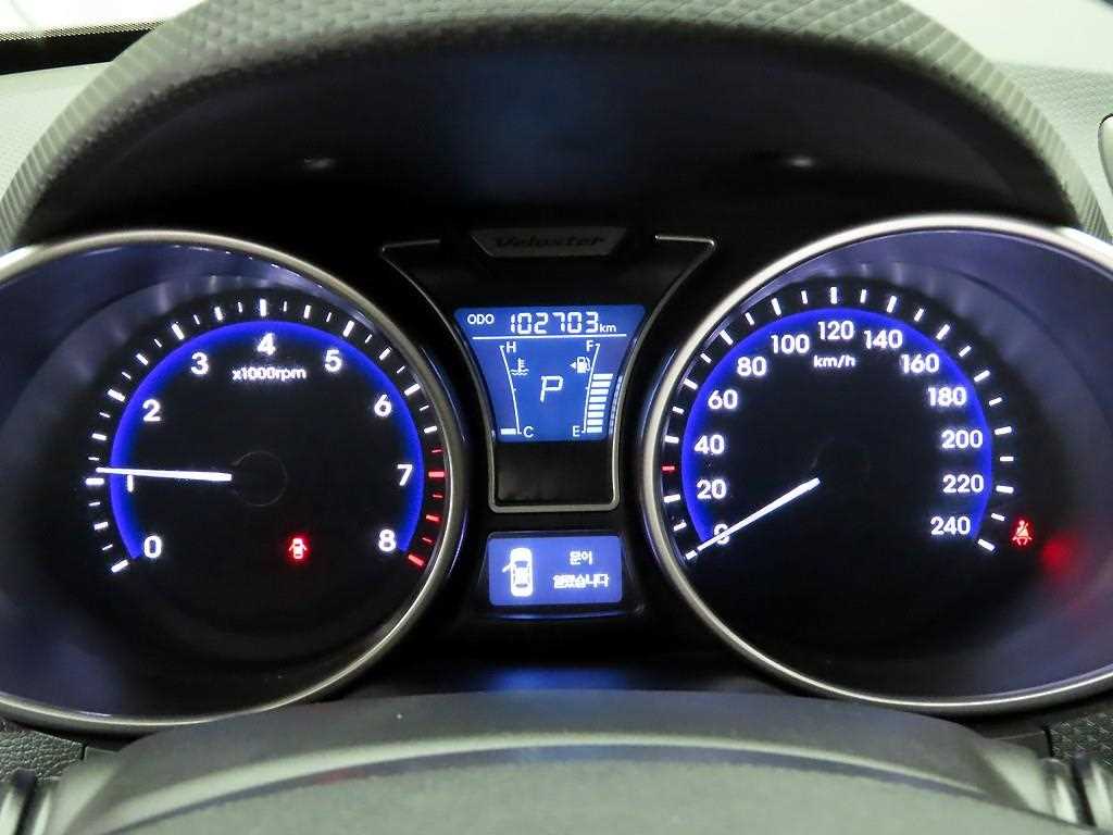 HYUNDAI Veloster - Vista 6