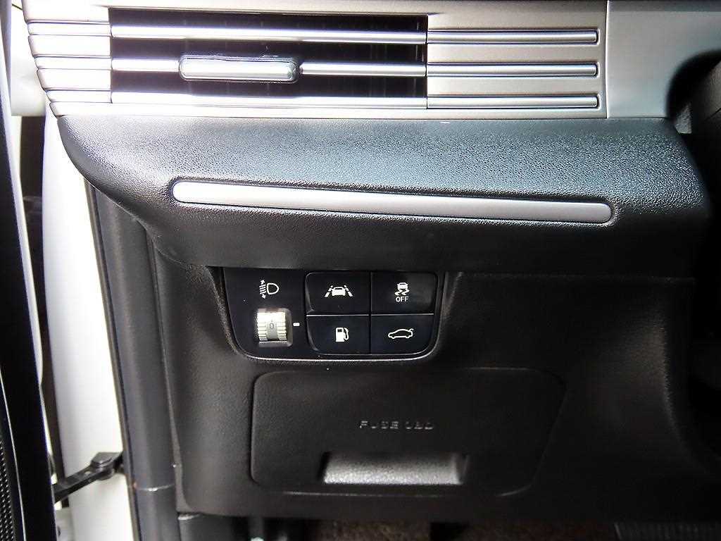 HYUNDAI Grandeur - Vista 12