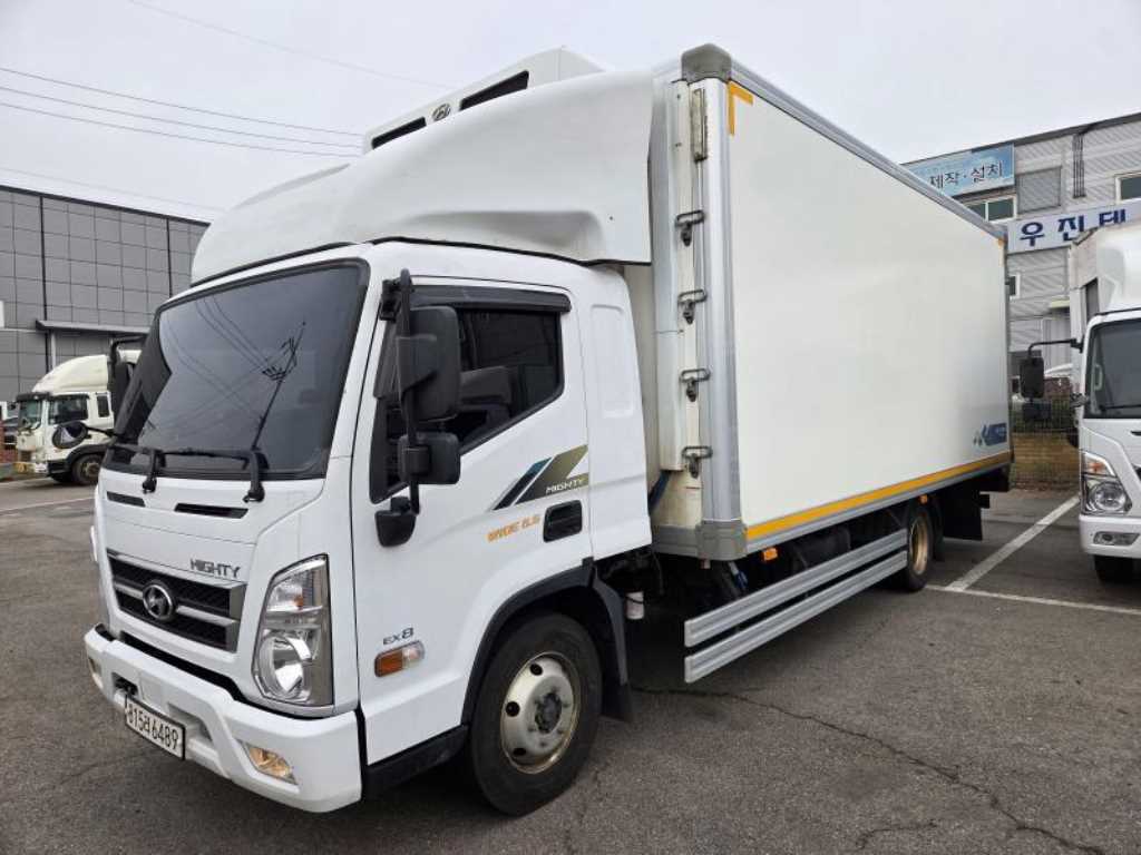 medium and large cargo truck - Vista 4