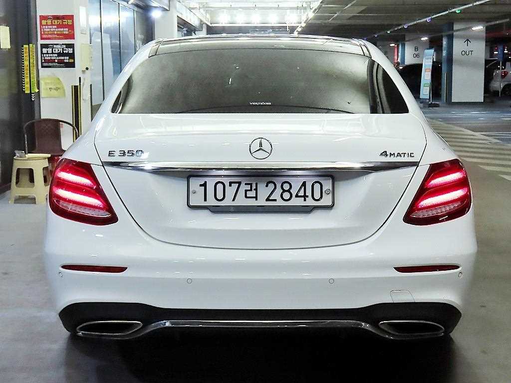 Mercedes Benz E class - Vista 5