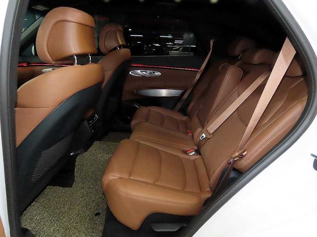 Genesis GV70 - Vista 7