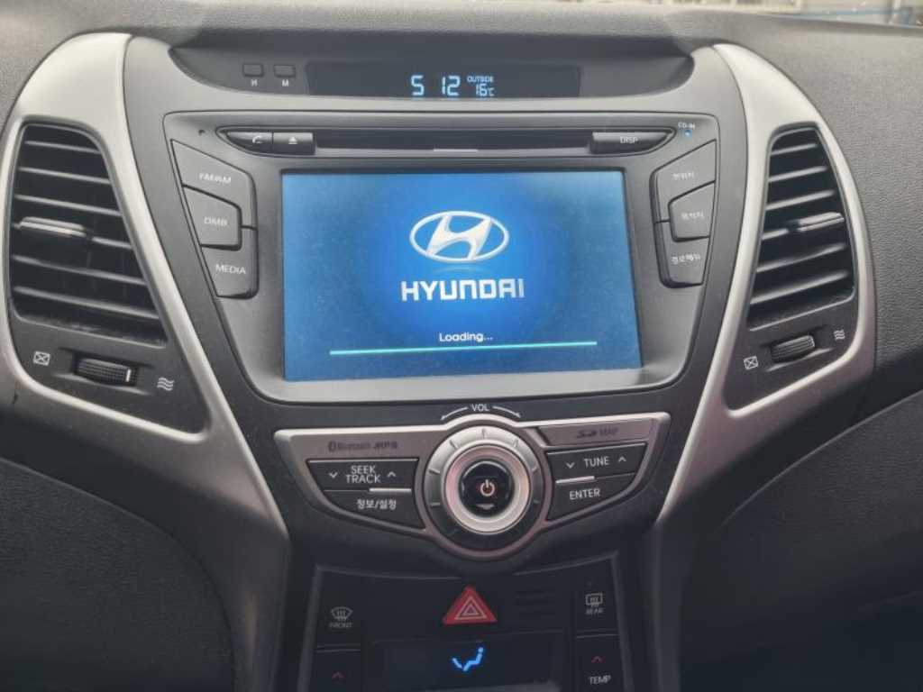 HYUNDAI Avante - Vista 5