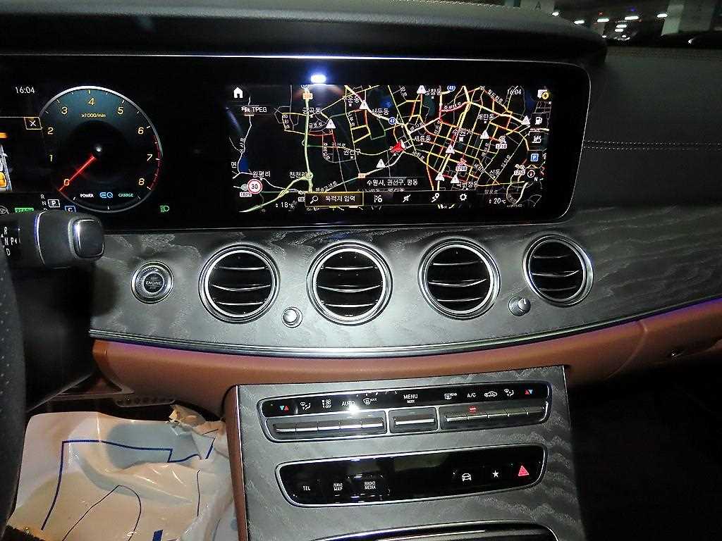 Mercedes Benz E class - Vista 11