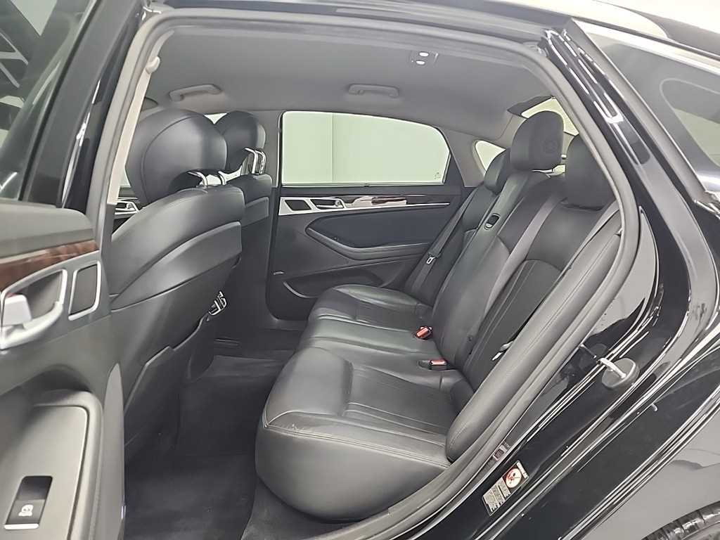 HYUNDAI Genesis - Vista 12