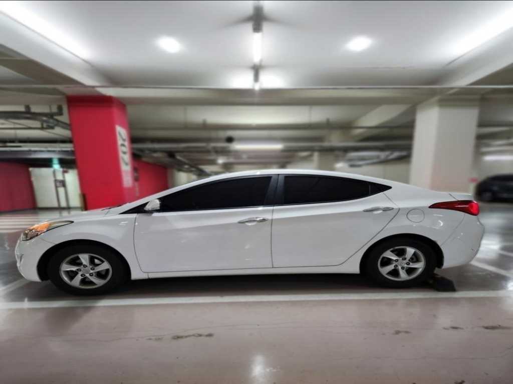 HYUNDAI Avante - Vista 3