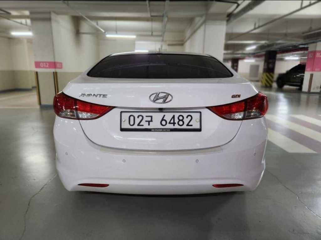 HYUNDAI Avante - Vista 2