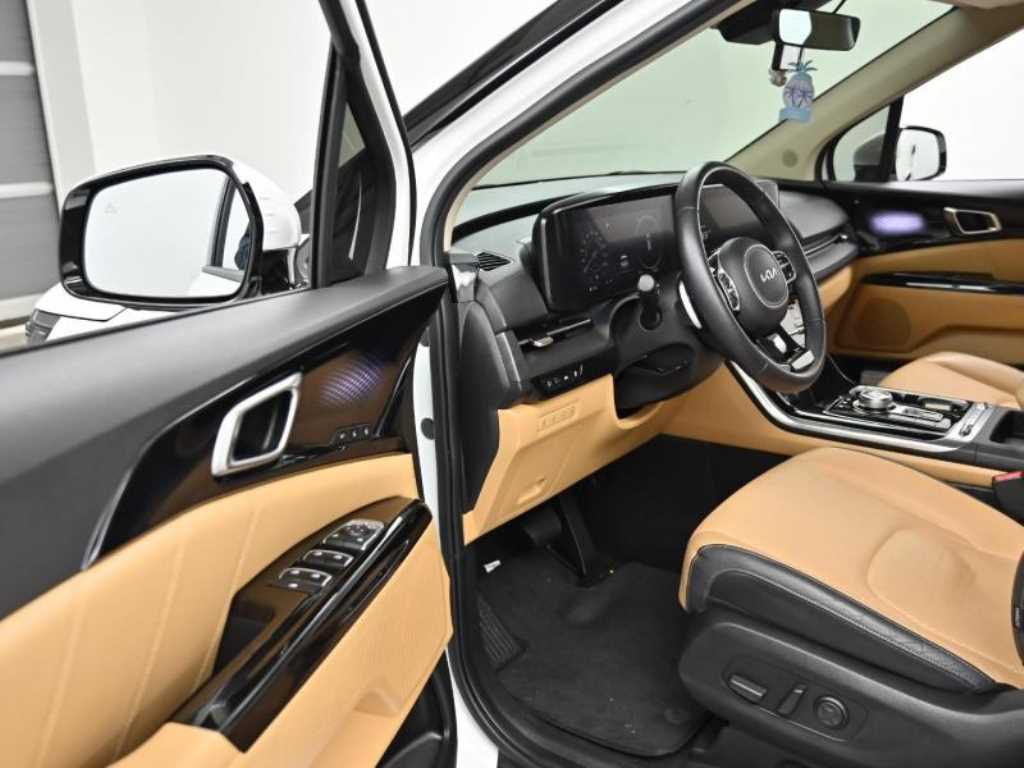 KIA Carnival - Vista 11