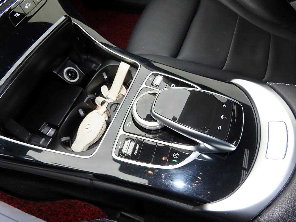 Mercedes Benz C Class - Vista 12