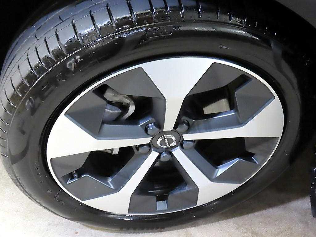 Volvo XC40 2024 Negro - Importación desde Corea - HF Imports Iquique - Foto 19