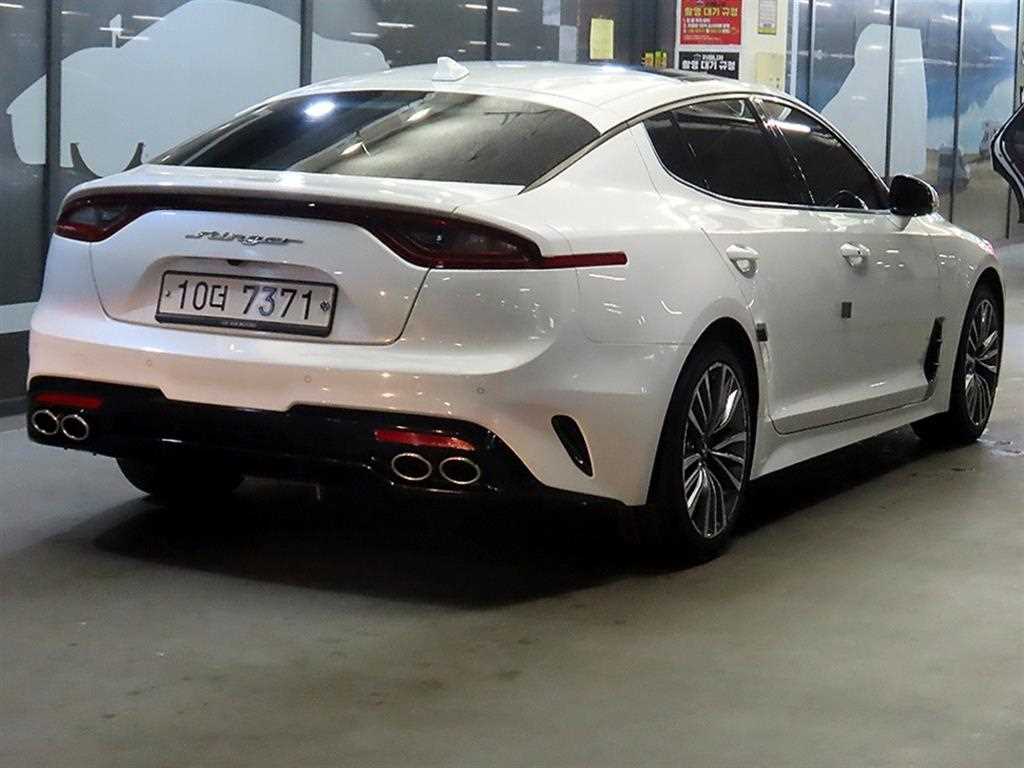 KIA Stinger - Vista 4