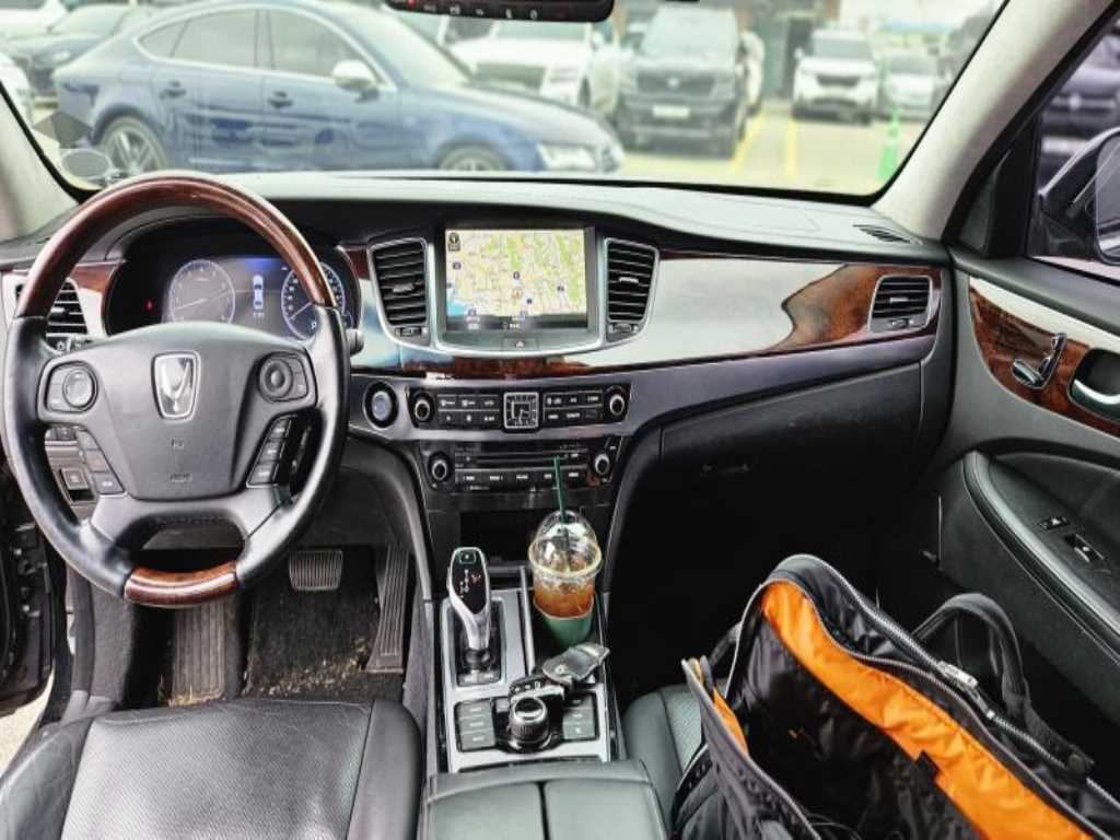 HYUNDAI Equus - Vista 9