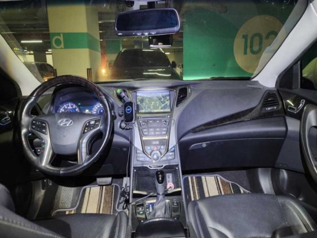 HYUNDAI Grandeur - Vista 10