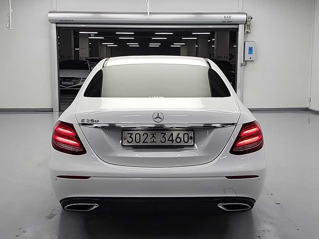 Mercedes Benz E class - Vista 3