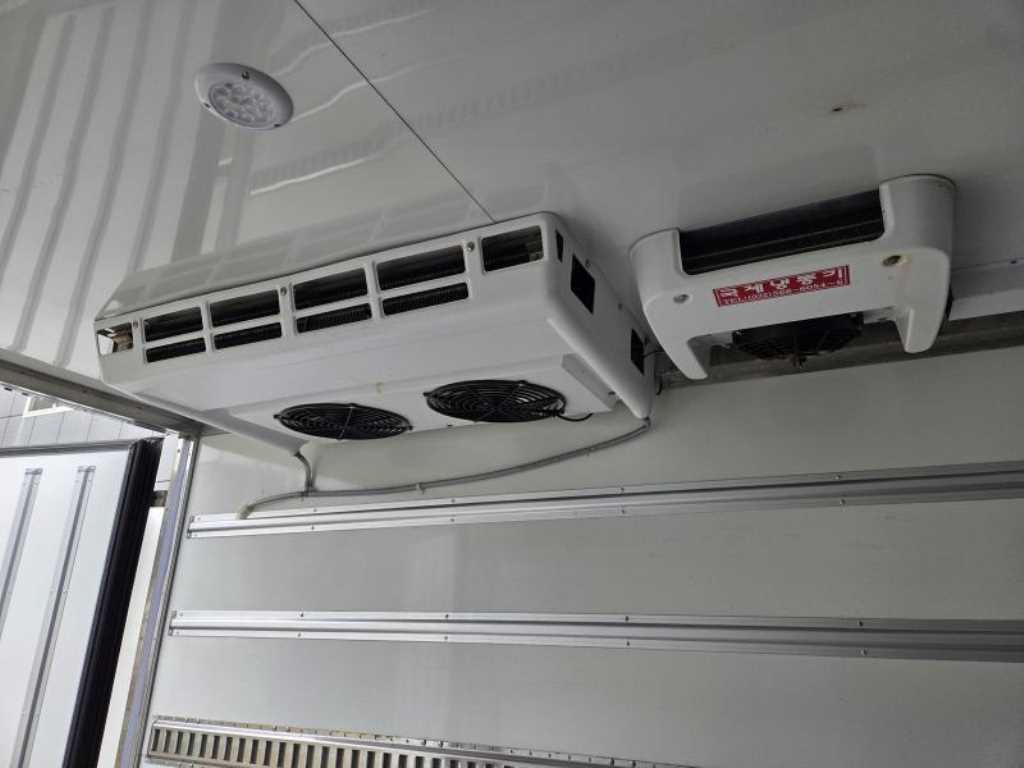 medium and large cargo truck - Vista 6