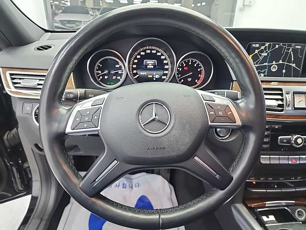 Mercedes Benz E class - Vista 9