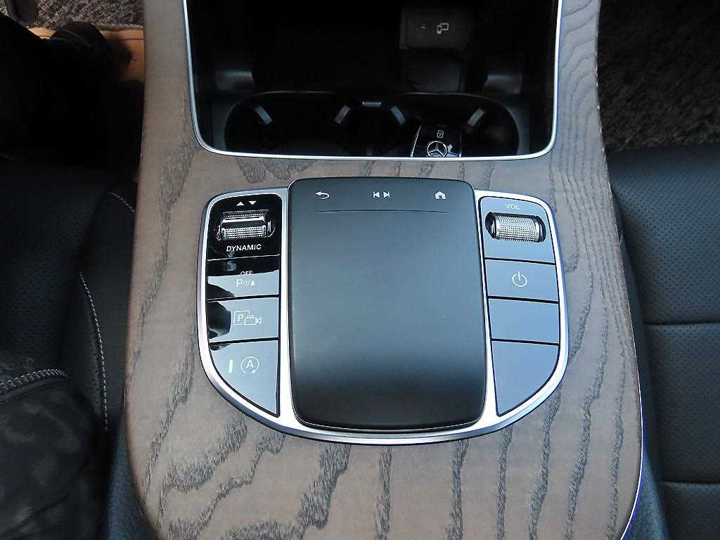 Mercedes Benz E class - Vista 12