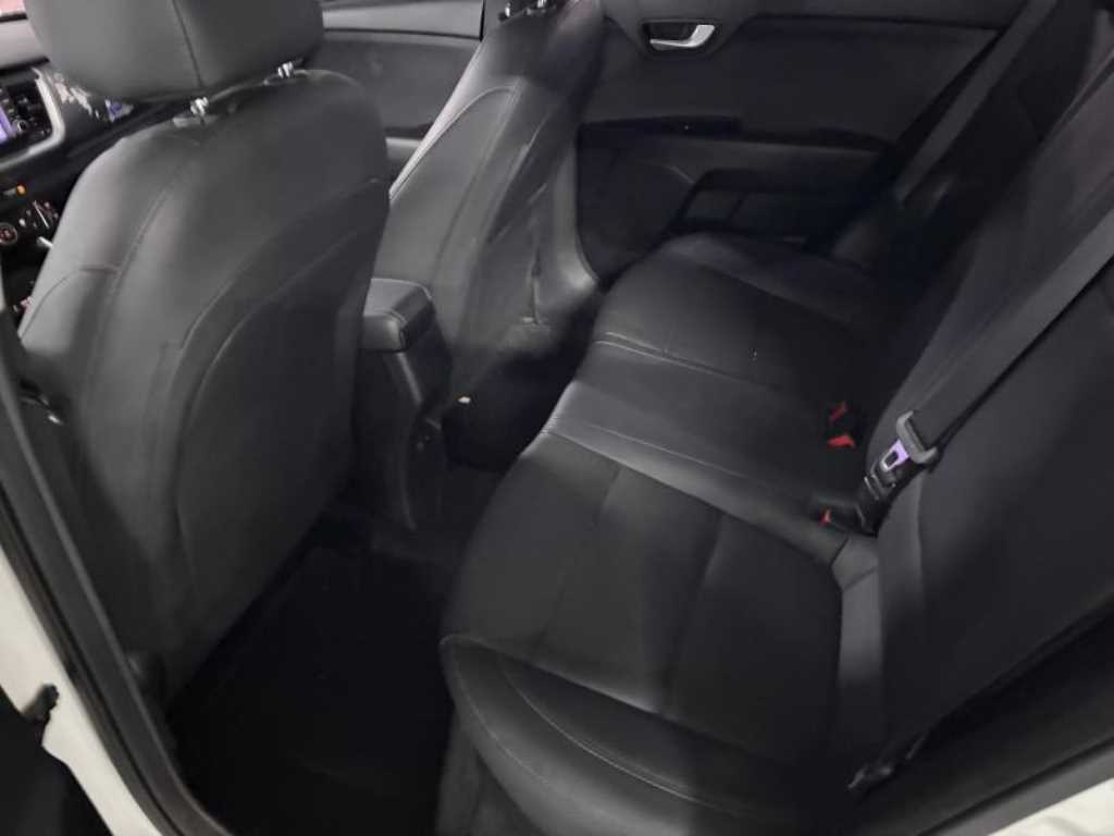 KIA Stonic - Vista 5