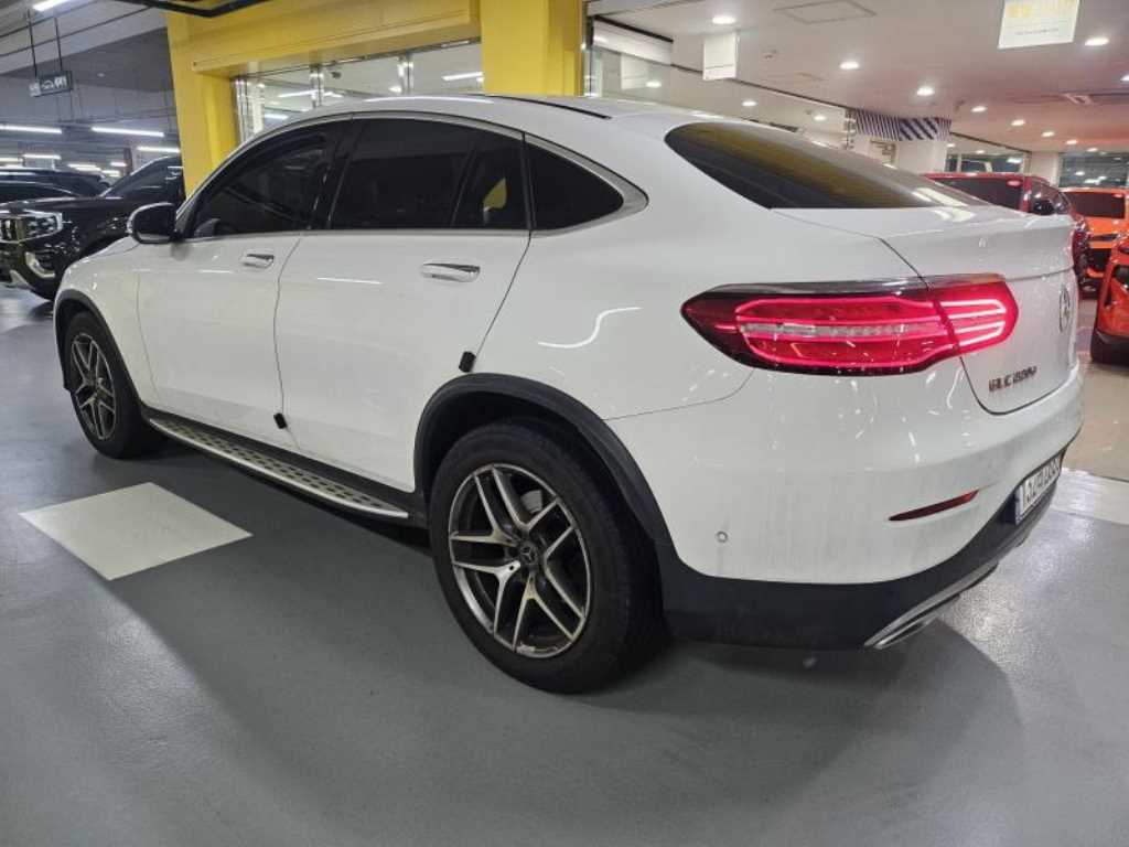 Mercedes Benz GLC Class - Vista 4