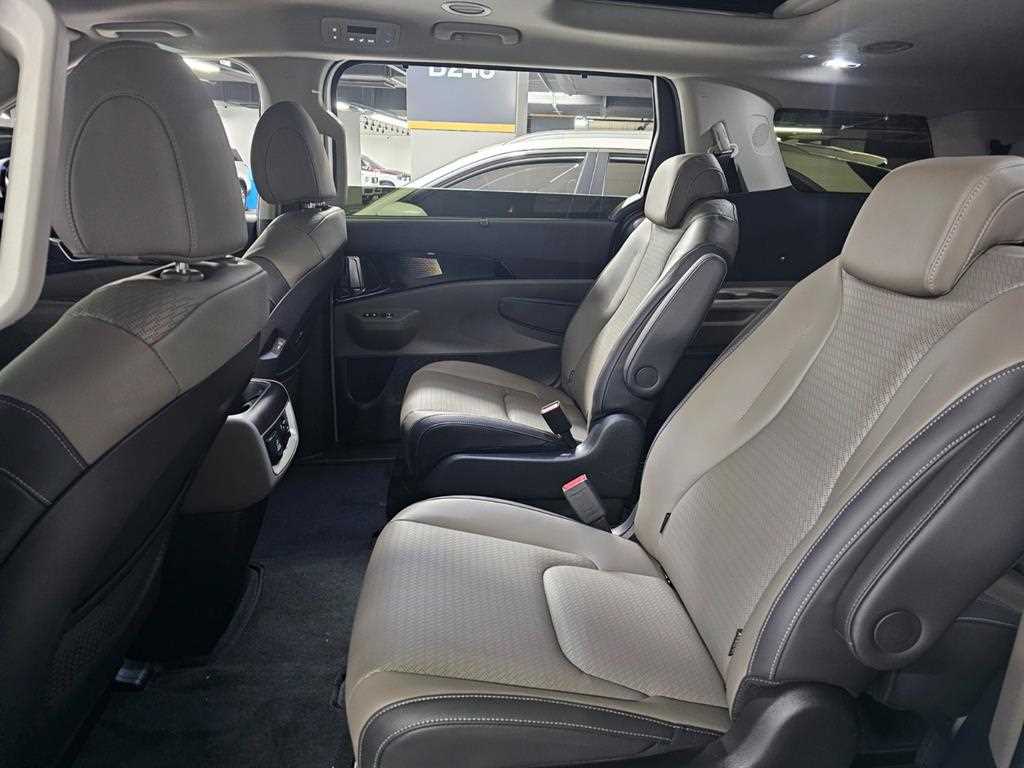KIA Carnival - Vista 7