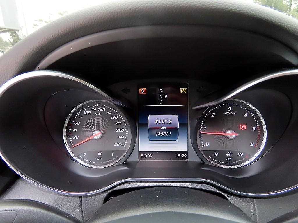 Mercedes Benz C Class - Vista 9