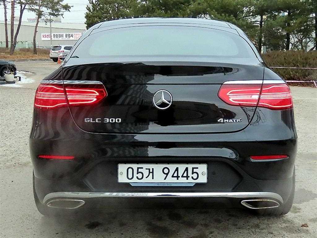 Mercedes Benz GLC Class - Vista 4
