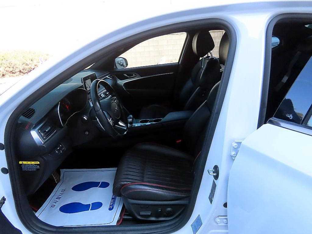 Genesis G70 - Vista 5