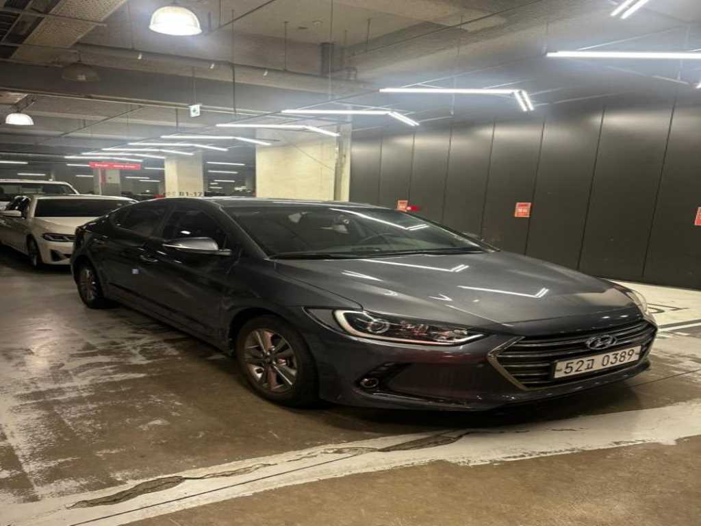 HYUNDAI Avante - Vista 3