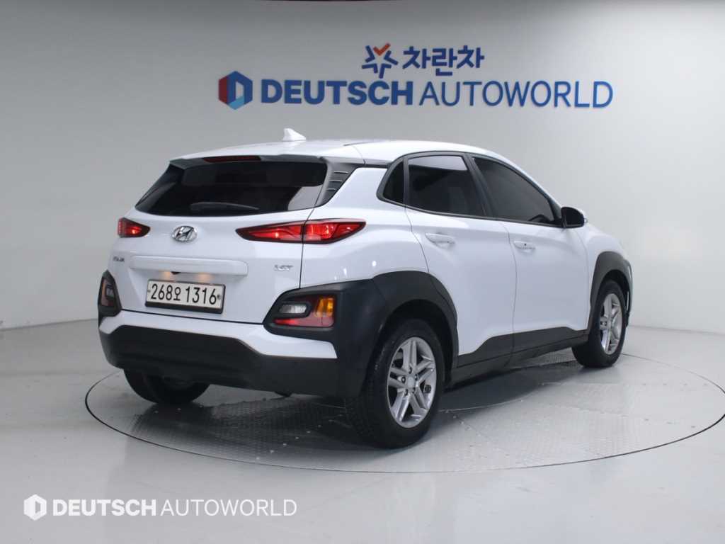 HYUNDAI Kona - Vista 4