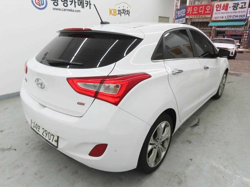 HYUNDAI i30 - Vista 3