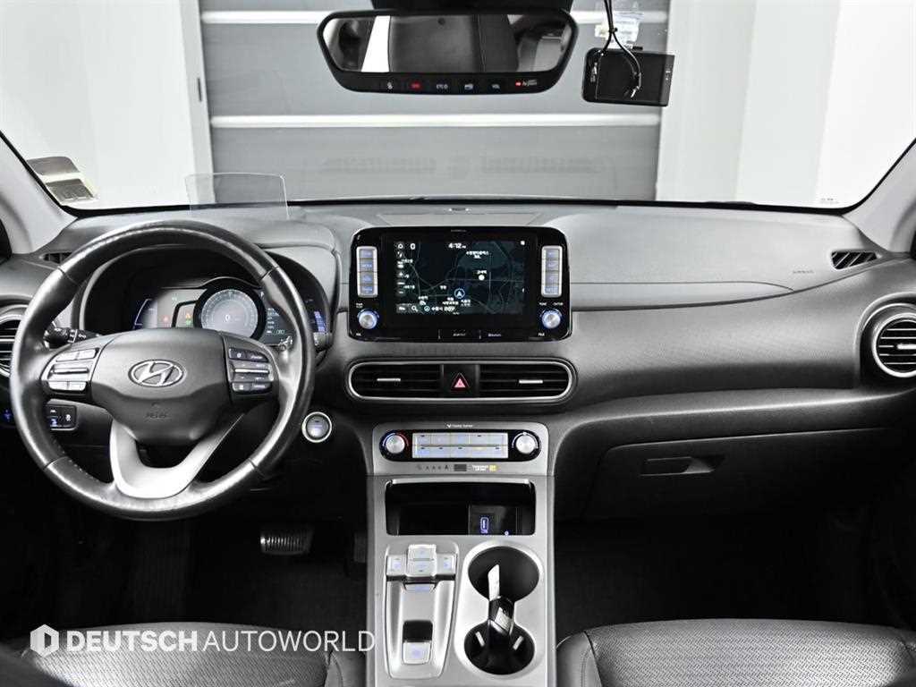 HYUNDAI Kona - Vista 7