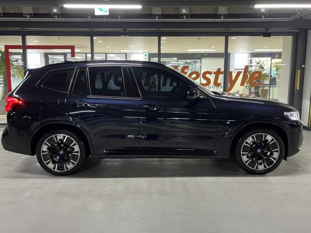 BMW iX3 - Vista 4