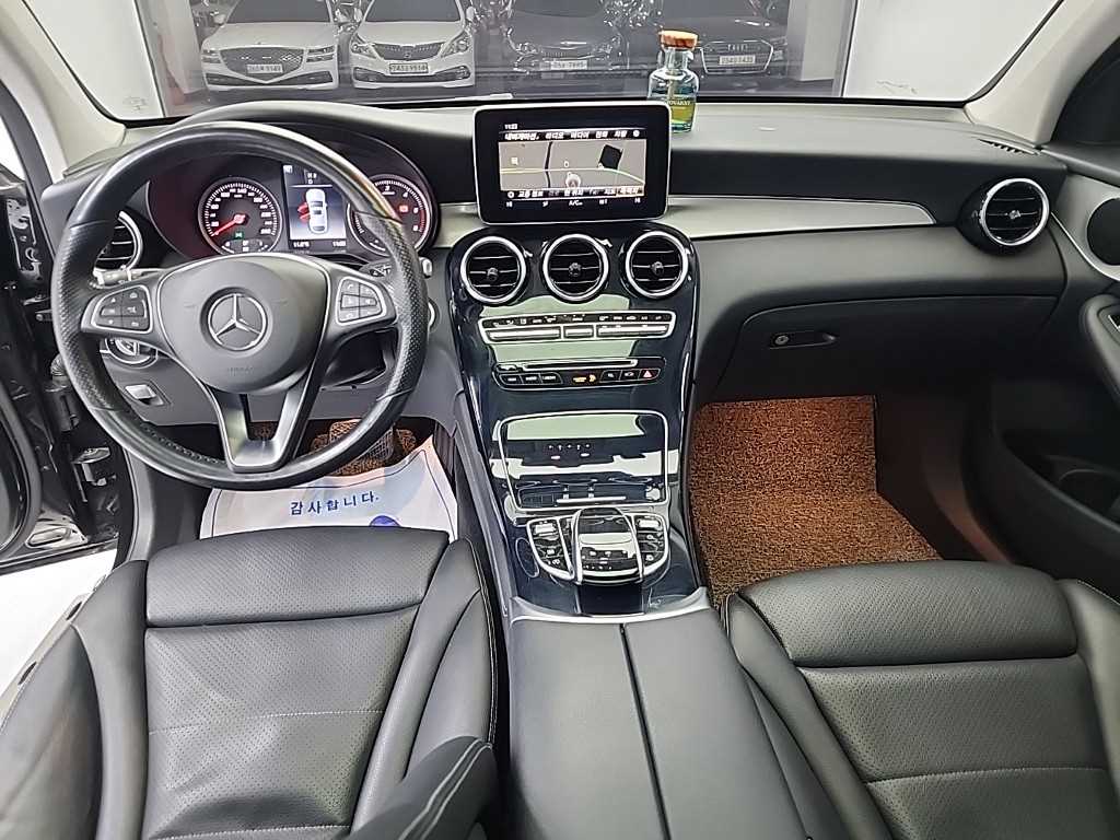 Mercedes Benz GLC Class - Vista 7