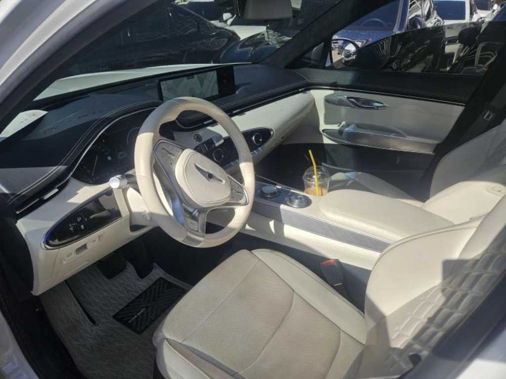 Genesis GV80 - Vista 8