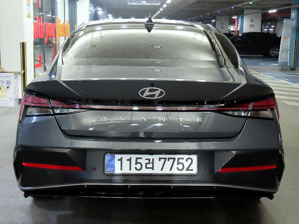 HYUNDAI Avante - Vista 5