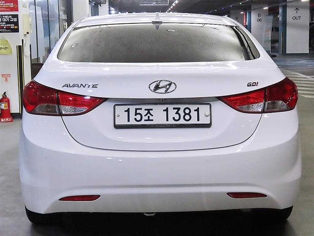 HYUNDAI Avante - Vista 5