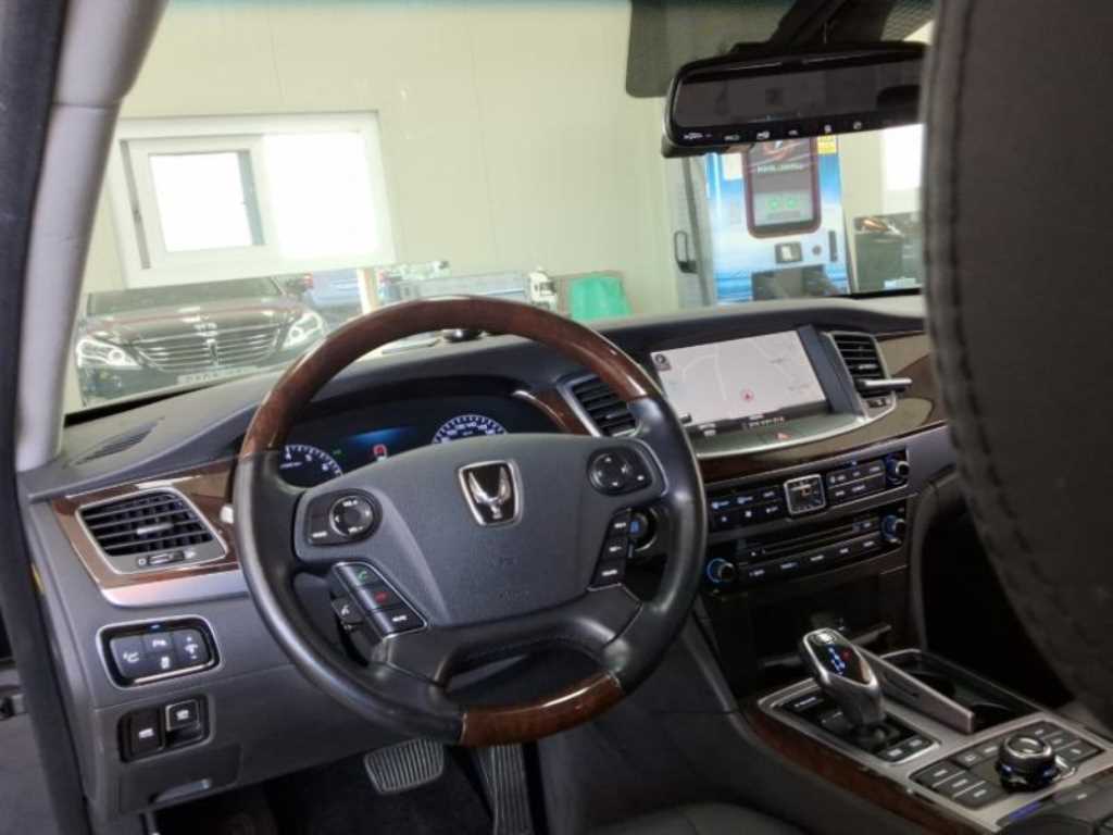 HYUNDAI Equus - Vista 8