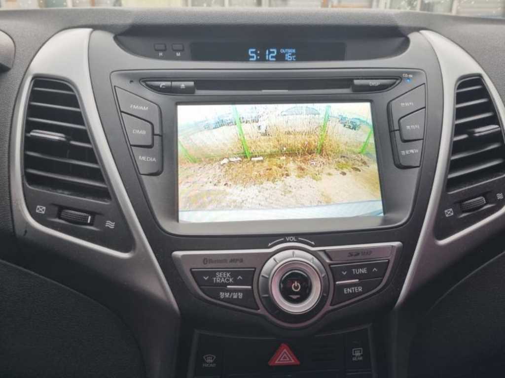 HYUNDAI Avante - Vista 6