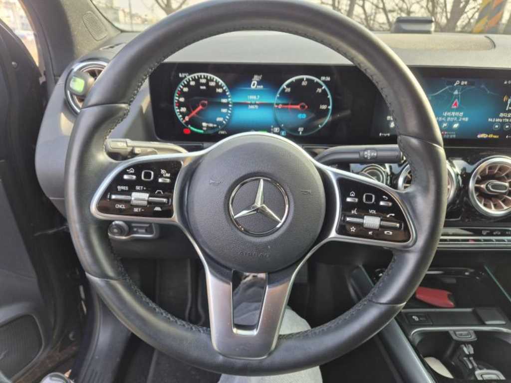 Mercedes Benz EQA - Vista 6