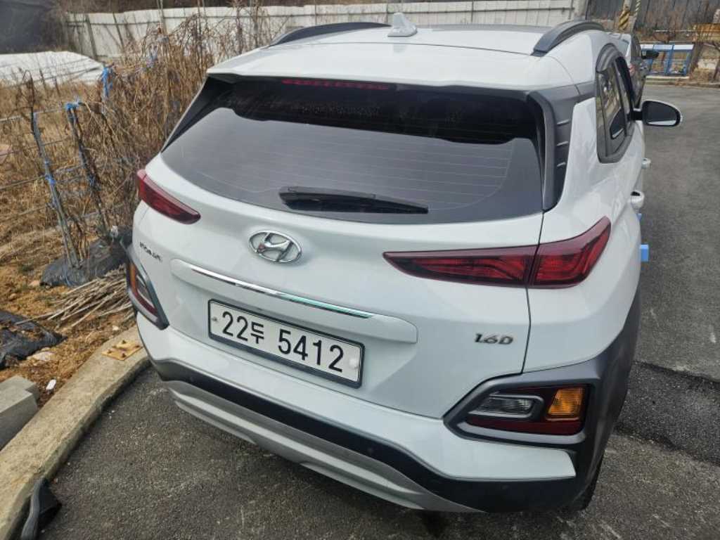 HYUNDAI Kona - Vista 4