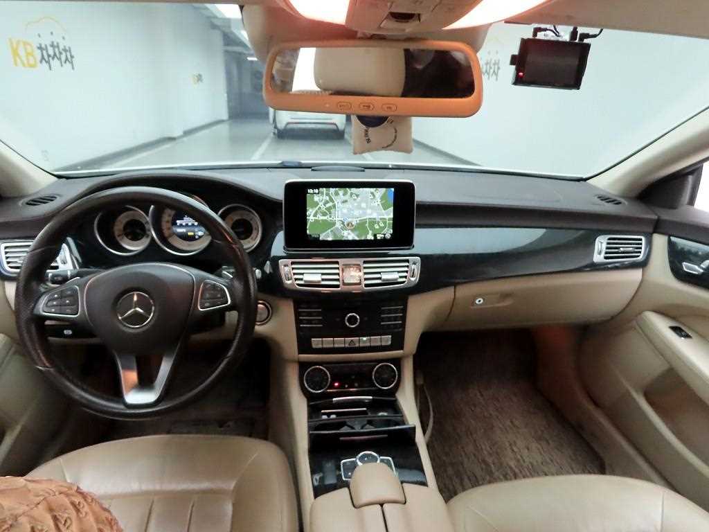 Mercedes Benz CLS Class - Vista 7